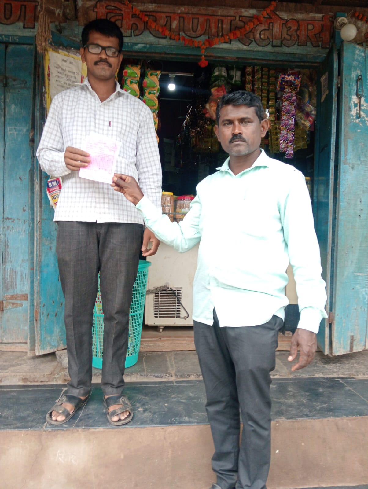 मोजे आरेवाडी ग्रामपंचायत मध्ये मुख्यमंत्री समृद्ध पंचायतराज अभियाना अंतर्गत वसुली करताना ग्रामपंचायत